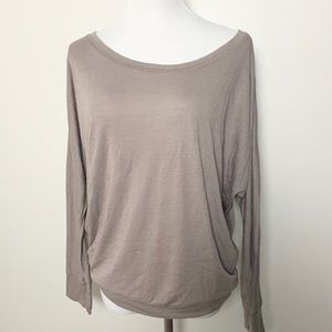 3/$20 XL Tan long bat wing sleeve, scoop neck